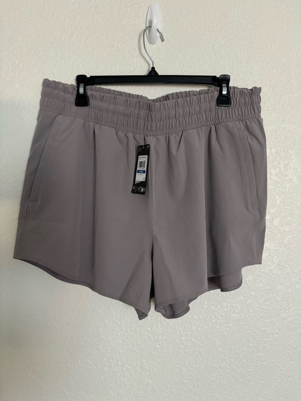 NWT Under Armour Women's Athletic Elastic-Waist Shorts in Light Taupe